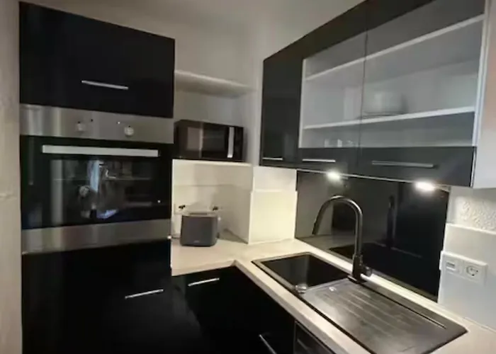 Cozy Apartment In Central Location