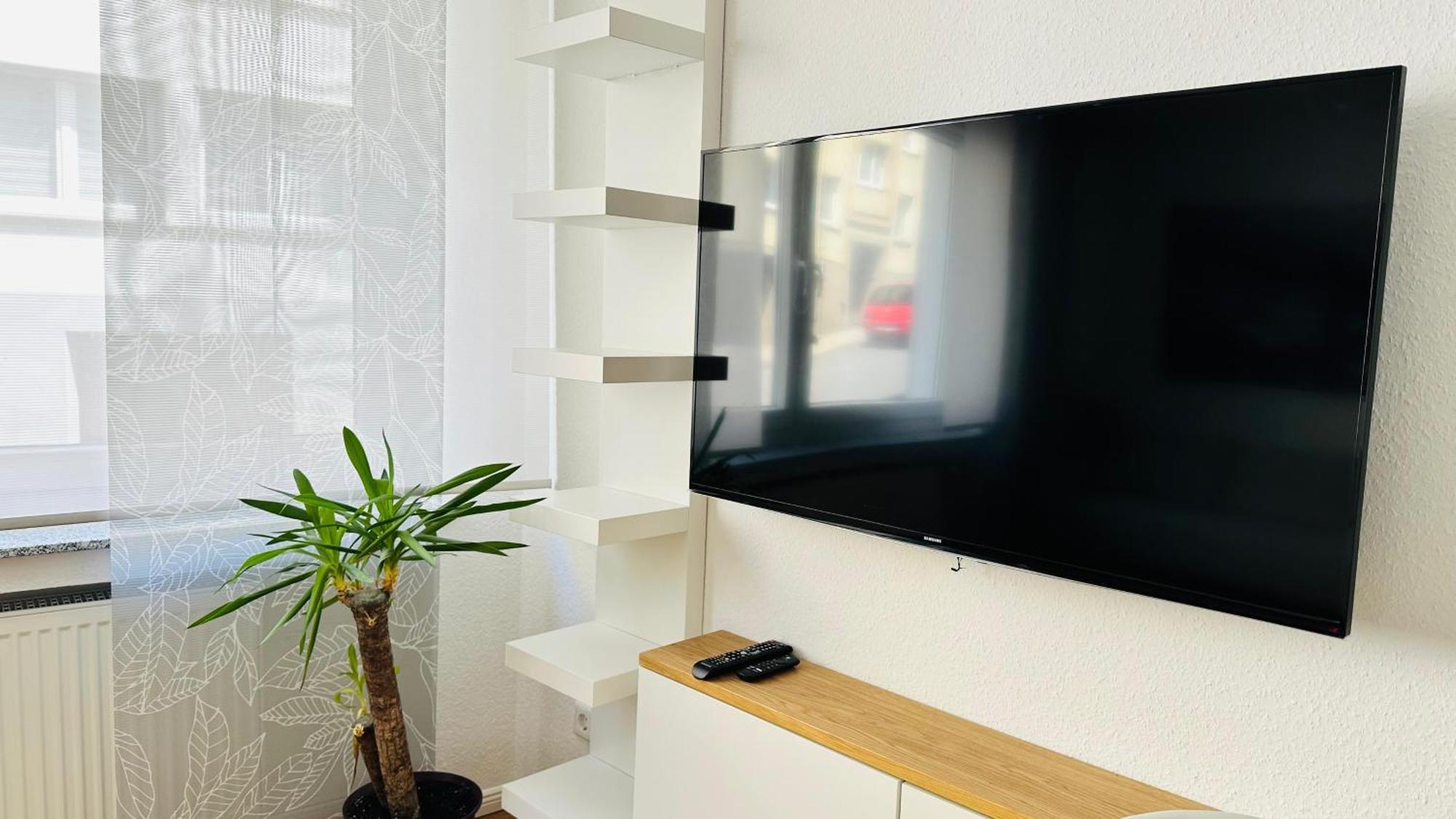 Cozy In Location Apartment *