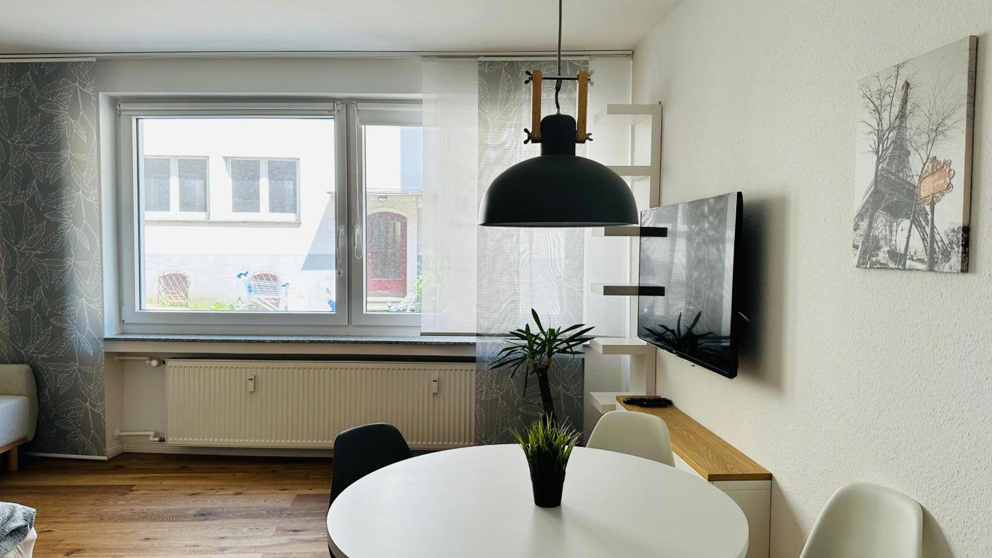 Cozy In Location Apartment *